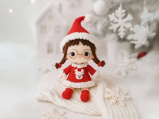 Boneca Amigurumi Menina Noel – Encanto Natalino em Crochê Boneca Amigurumi Menina Noel – Encanto Natalino em Crochê