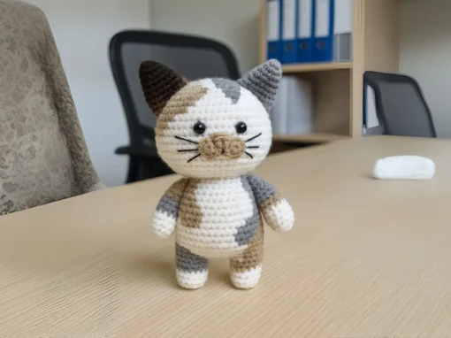 Gatinho Patches Amigurumi: Um Encanto de Artesanato que Conquista Corações Gatinho Patches Amigurumi: Um Encanto de Artesanato que Conquista Corações