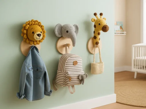 Além da Fofura: Por Que os Ganchos de Parede Amigurumi São a Nova Febre do Home Decor e Como Lucrar com Essa Tendência Além da Fofura: Por Que os Ganchos de Parede Amigurumi São a Nova Febre do Home Decor e Como Lucrar com Essa Tendência